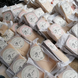 Lincolnshire Poacher Cheese's on display