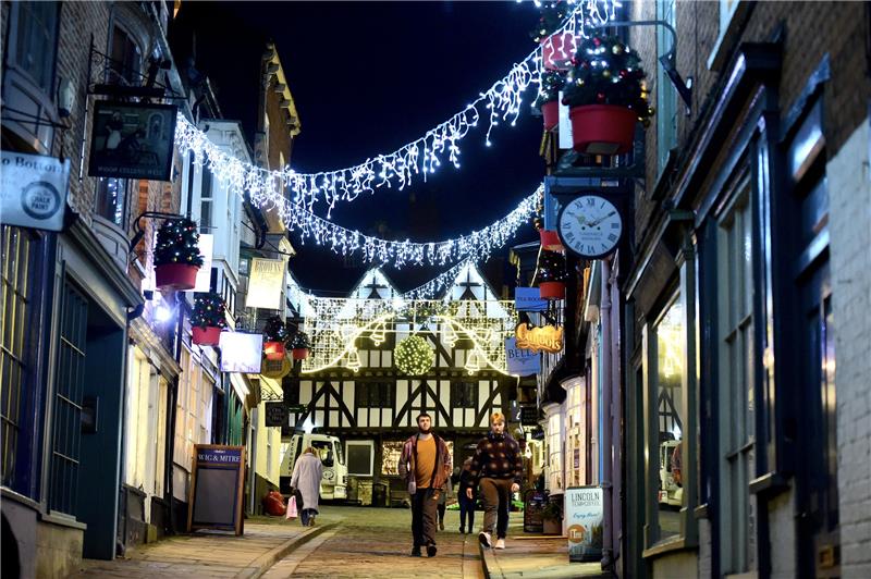 A photo of Christmas lights in Lincoln at the bottom of Steep Hill.